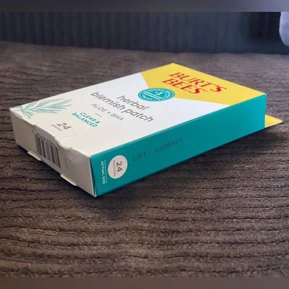 Blemish Control Bundle — Burt's Bees - Picture 10 of 17